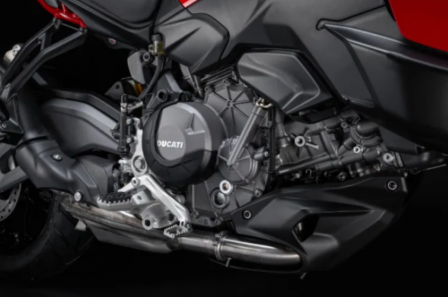 Lo dien Ducati DesertX V2 2026 khi dang thu nghiem cu nhay vot that su cho dong enduro Y - 3