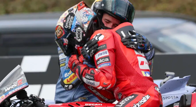 Marc Marquez va chiec mu bao hiem Shoei XSPR Pro Motegi Su tro lai cua mot bieu tuong vi dai - 3