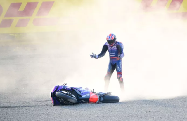 MotoGP doi luat Tay dua nga o 3 phut cuoi khong duoc chay lai hop ly hay qua khat khe - 3