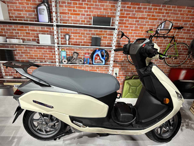 Nay moi co dip sam soi toan bo chi tiet cua chiec xe dien eAddress cua Suzuki - 3