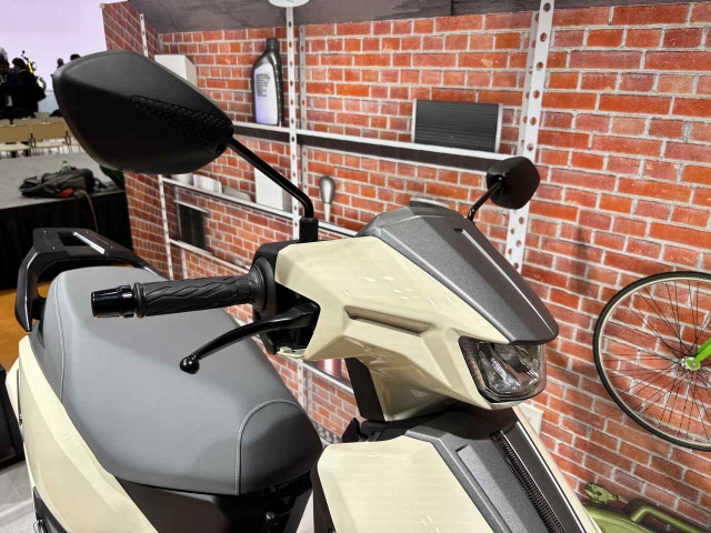 Nay moi co dip sam soi toan bo chi tiet cua chiec xe dien eAddress cua Suzuki - 5