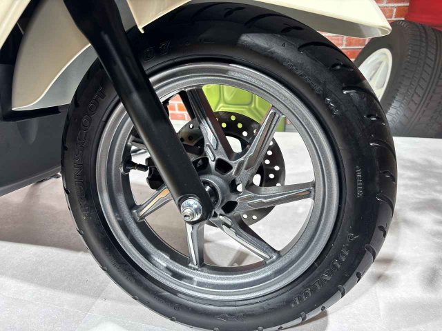 Nay moi co dip sam soi toan bo chi tiet cua chiec xe dien eAddress cua Suzuki - 27