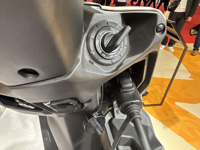 Nay moi co dip sam soi toan bo chi tiet cua chiec xe dien eAddress cua Suzuki - 31