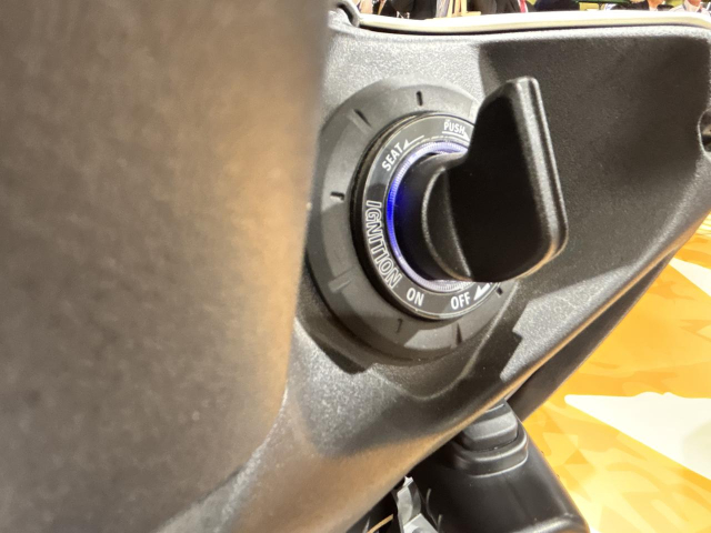 Nay moi co dip sam soi toan bo chi tiet cua chiec xe dien eAddress cua Suzuki - 32