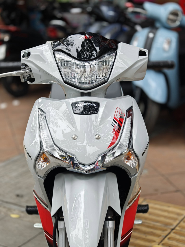 Qua nhanh Qua nguy hiem Honda Wave 125 the he moi da ve dai ly Viet voi gia cuc soc - 11