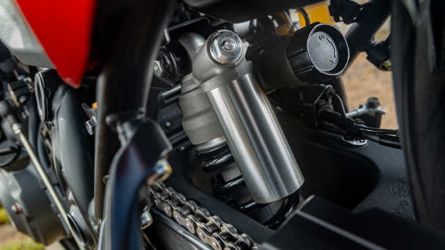 Ra mat Yamaha Tenere 700 World Raid 2026 Bo sung them IMU va he thong kiem soat hanh trinh - 5