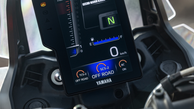 Ra mat Yamaha Tenere 700 World Raid 2026 Bo sung them IMU va he thong kiem soat hanh trinh - 11