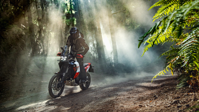 Ra mat Yamaha Tenere 700 World Raid 2026 Bo sung them IMU va he thong kiem soat hanh trinh - 13