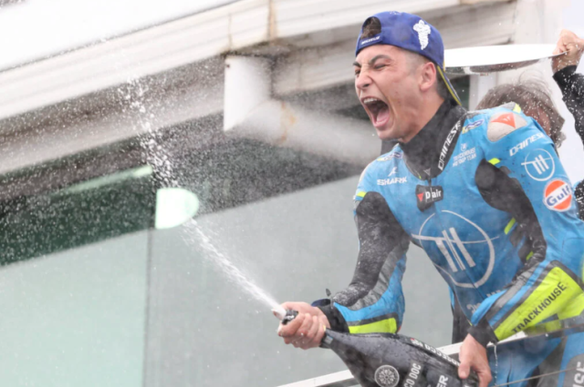 Raul Fernandez va chien thang dau tien day cam xuc tai Phillip Island - 3