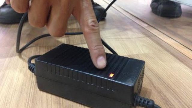 Sac xe dien van sang den nhung khong bat duoc xe - 2