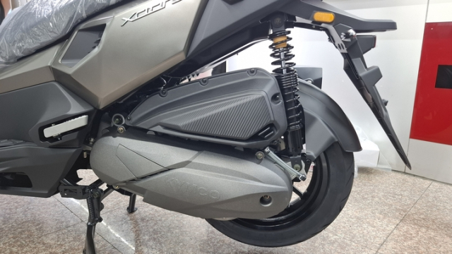 Soi chi tiet Kymco Xciting X350 Trang bi co nay co du de thach thuc Honda ADV350 - 10