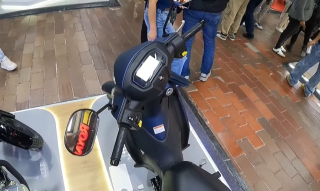 Suzuki chinh thuc ra mat Viva FI ABS hoan toan moi voi gia ban du doan khoang 47 trieu Dong - 8