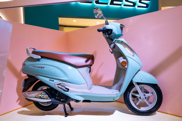 Suzuki ra mat doi trong cua Honda LEAD Trang bi man hinh mau TFT voi gia ban chi tu 33 trieu Dong - 5