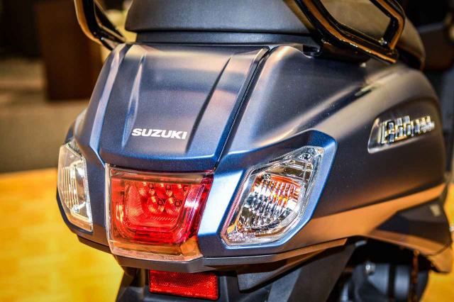 Suzuki ra mat doi trong cua Honda LEAD Trang bi man hinh mau TFT voi gia ban chi tu 33 trieu Dong - 7