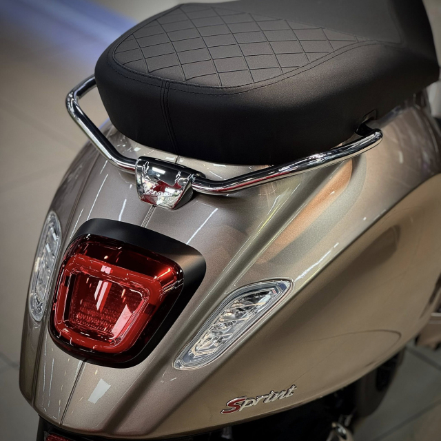 Vespa Sprint Tech phien ban mau moi Bronze Antico bat ngo co mat tai cac dai ly o Viet Nam - 5