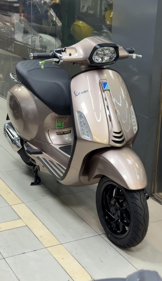 Vespa Sprint Tech phien ban mau moi Bronze Antico bat ngo co mat tai cac dai ly o Viet Nam - 7