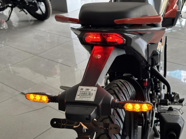 Xuat hien mau Nakedbike 125cc moi gay soc voi gia ban chi tu 24 trieu Dong - 7