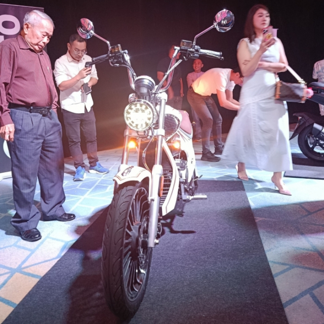 Xuat hien mau xe ga voi phong cach Cruiser kich doc Co gia ban ngang ngua Honda Vision - 5