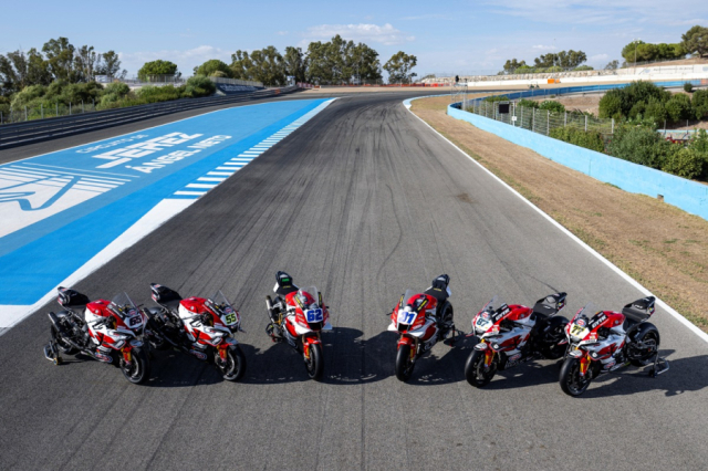 Yamaha R1 R9 khoac ao moi tai Jerez Khi di san 70 nam duoc danh thuc - 10