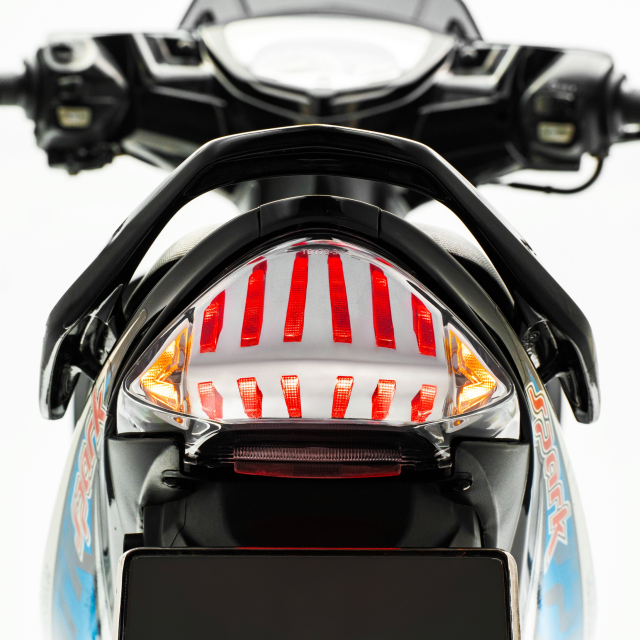 ZHIPAT ra mat bo doi Den LED 135GP Sportline va Den hau Crypton X135 tai MotoGP Malaysia 2025 - 19