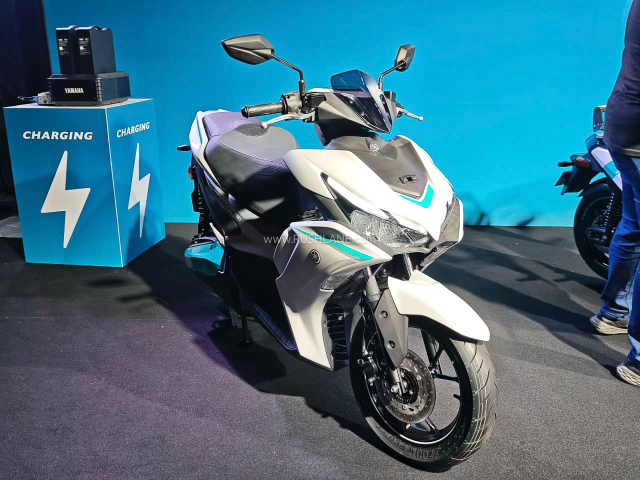 Can canh chi tiet AeroxE phien ban xe dien cua NVX 155 vua duoc Yamaha ra mat - 5