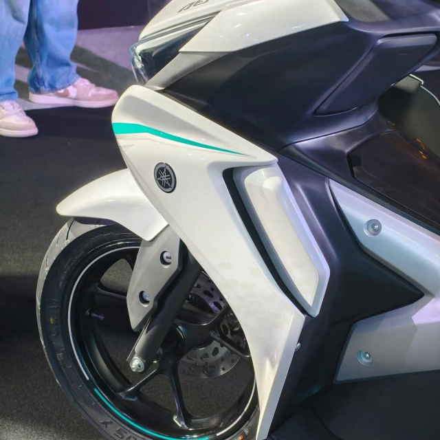 Can canh chi tiet AeroxE phien ban xe dien cua NVX 155 vua duoc Yamaha ra mat - 7