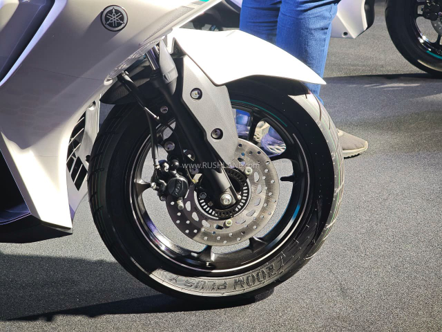 Can canh chi tiet AeroxE phien ban xe dien cua NVX 155 vua duoc Yamaha ra mat - 13