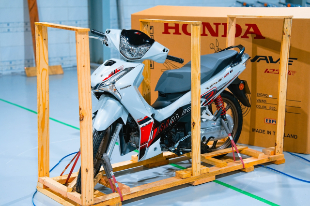 Can canh chi tiet Honda Wave 125 R Special Edition Profender vua duoc nhap ve nuoc ta - 5