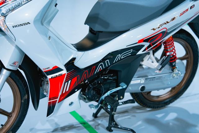 Can canh chi tiet Honda Wave 125 R Special Edition Profender vua duoc nhap ve nuoc ta - 7