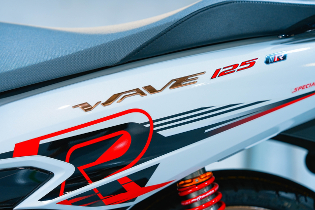 Can canh chi tiet Honda Wave 125 R Special Edition Profender vua duoc nhap ve nuoc ta - 11