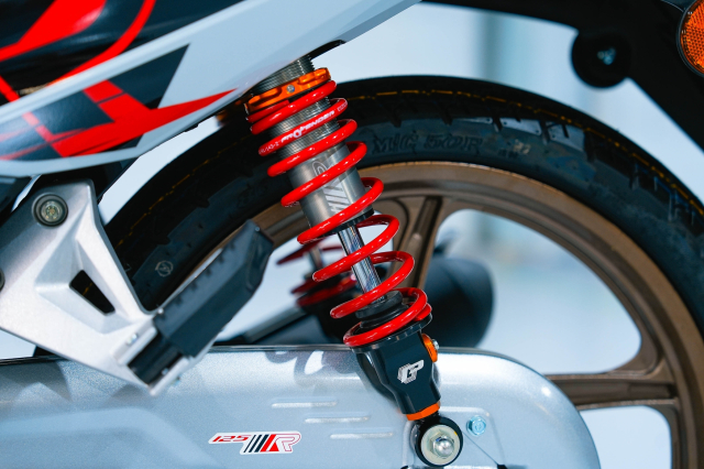 Can canh chi tiet Honda Wave 125 R Special Edition Profender vua duoc nhap ve nuoc ta - 16