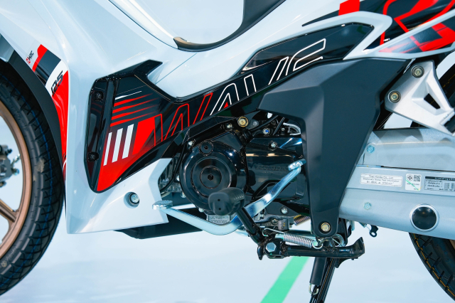 Can canh chi tiet Honda Wave 125 R Special Edition Profender vua duoc nhap ve nuoc ta - 20