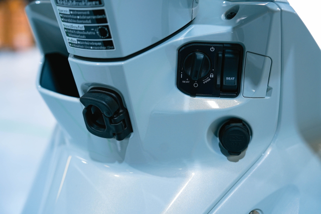 Can canh chi tiet Honda Wave 125 R Special Edition Profender vua duoc nhap ve nuoc ta - 22