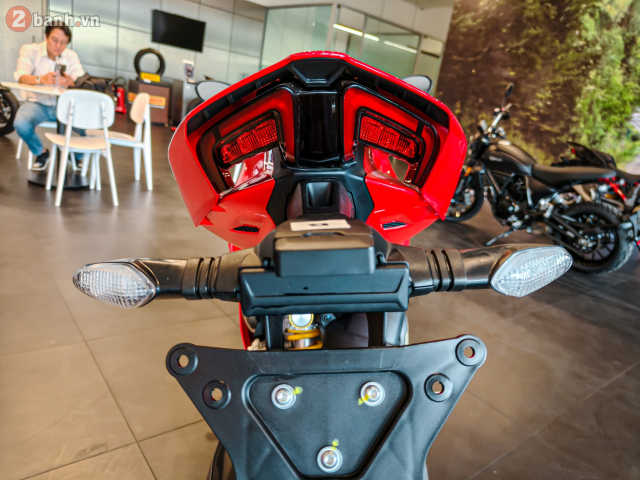 Can canh Ducati Panigale V4 the he moi vua cap ben thi truong Viet Nam voi gia 989 trieu Dong - 15