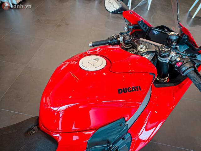 Can canh Ducati Panigale V4 the he moi vua cap ben thi truong Viet Nam voi gia 989 trieu Dong - 19