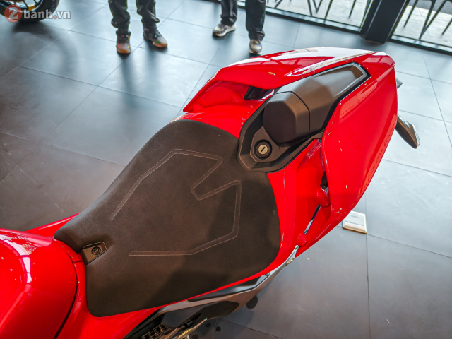 Can canh Ducati Panigale V4 the he moi vua cap ben thi truong Viet Nam voi gia 989 trieu Dong - 21
