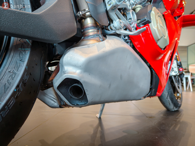 Can canh Ducati Panigale V4 the he moi vua cap ben thi truong Viet Nam voi gia 989 trieu Dong - 29