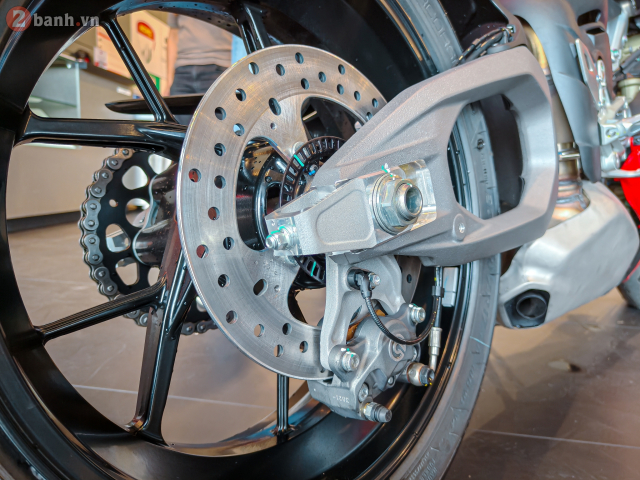 Can canh Ducati Panigale V4 the he moi vua cap ben thi truong Viet Nam voi gia 989 trieu Dong - 39