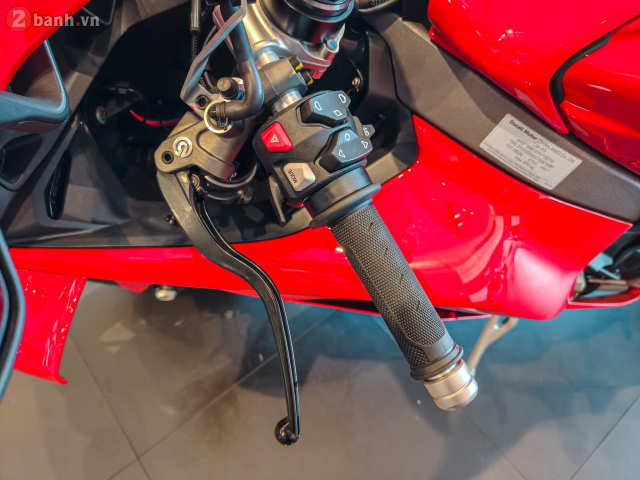 Can canh Ducati Panigale V4 the he moi vua cap ben thi truong Viet Nam voi gia 989 trieu Dong - 43