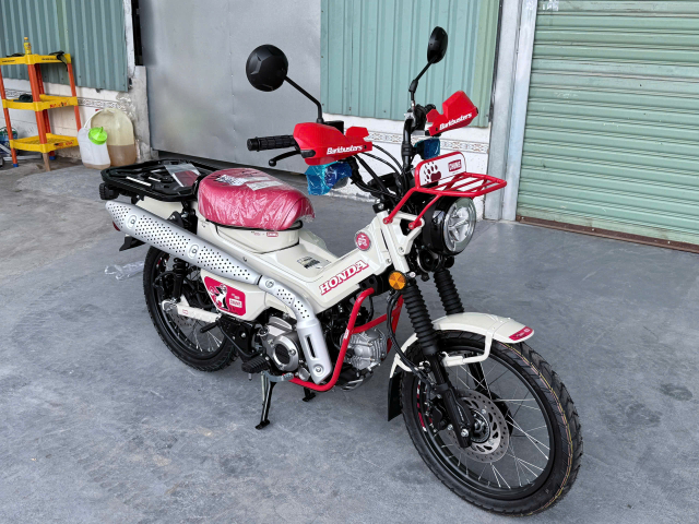 Can canh Honda CT125 CHUMS Limited Edition vua ve Viet Nam voi so luong chi dem tren dau ngon tay - 3