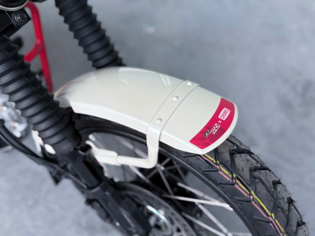 Can canh Honda CT125 CHUMS Limited Edition vua ve Viet Nam voi so luong chi dem tren dau ngon tay - 12