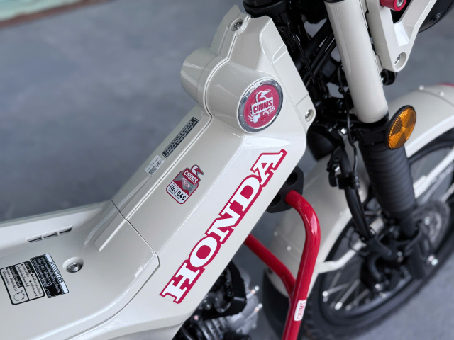 Can canh Honda CT125 CHUMS Limited Edition vua ve Viet Nam voi so luong chi dem tren dau ngon tay - 8