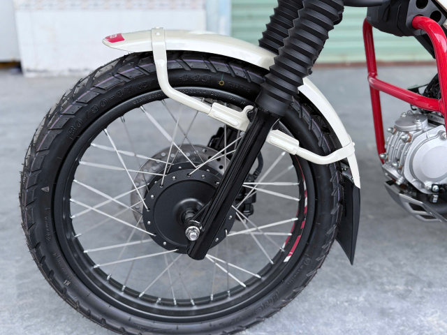 Can canh Honda CT125 CHUMS Limited Edition vua ve Viet Nam voi so luong chi dem tren dau ngon tay - 20