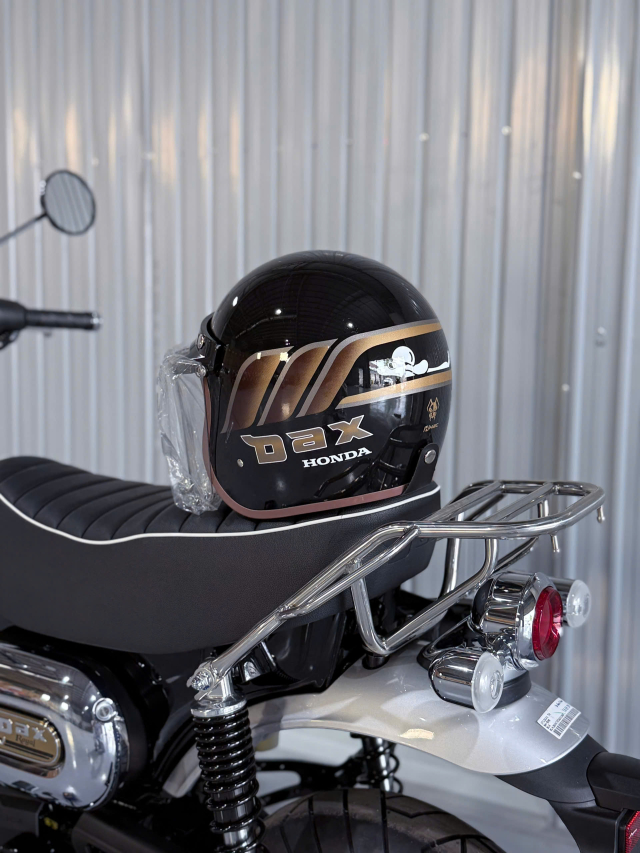 Can canh phien ban dac biet Honda Dax Royal vua cap ben thi truong Viet Nam voi so luong cuc it - 16