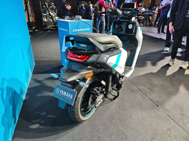 Can canh Yamaha EC06 Mau xe dien moi toc do 90 kmh di duoc 160 km chi voi mot lan sac - 15