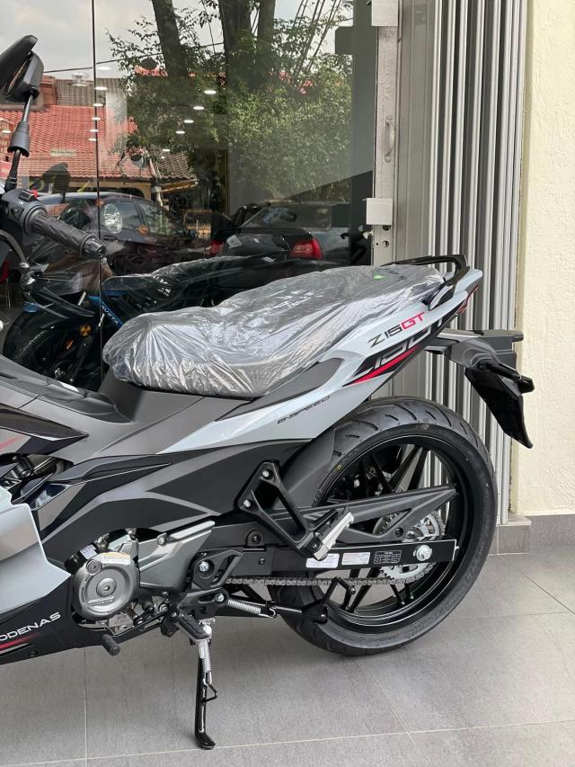 Con ac mong cua Honda Winner R va Yamaha Exciter 155 dang tren duong ve Viet Nam - 5