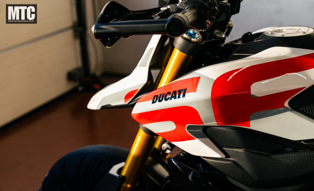 Ducati Hypermotard V2 2026 V2 SP 2026 The he thu 4 dot pha cho nam 2026 - 8