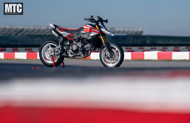 Ducati Hypermotard V2 2026 V2 SP 2026 The he thu 4 dot pha cho nam 2026 - 14