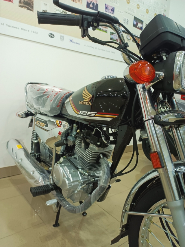 Hinh anh thuc te cua Honda CG 125 Self Start 2026 o dai ly co gia ban chi 235 trieu dong - 9