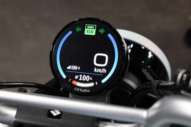 Hinh anh thuc te cua Suzuki eVanVan vua ra mat tai JMS 2025 Chiec minibike dien rat dang choi - 7